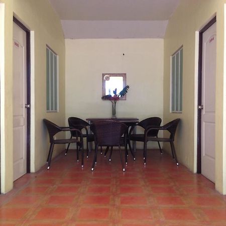 Sun Moon Poolside Hotel Angeles Bagian luar foto