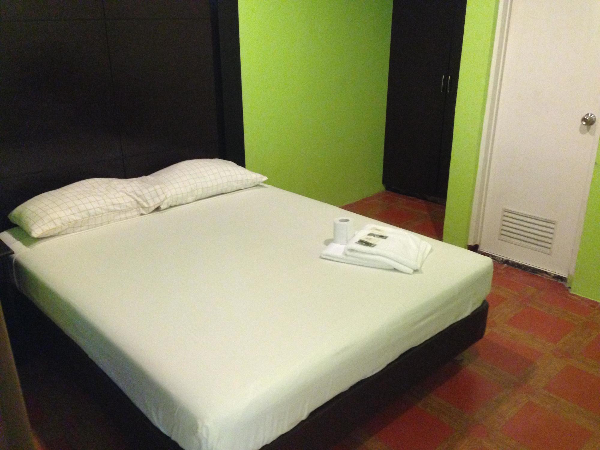 Sun Moon Poolside Hotel Angeles Bagian luar foto