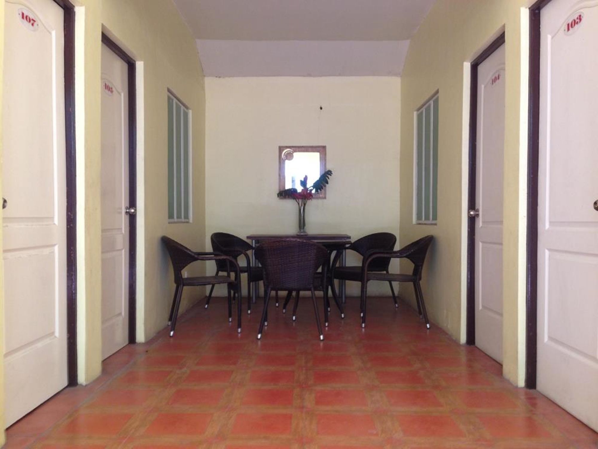 Sun Moon Poolside Hotel Angeles Bagian luar foto