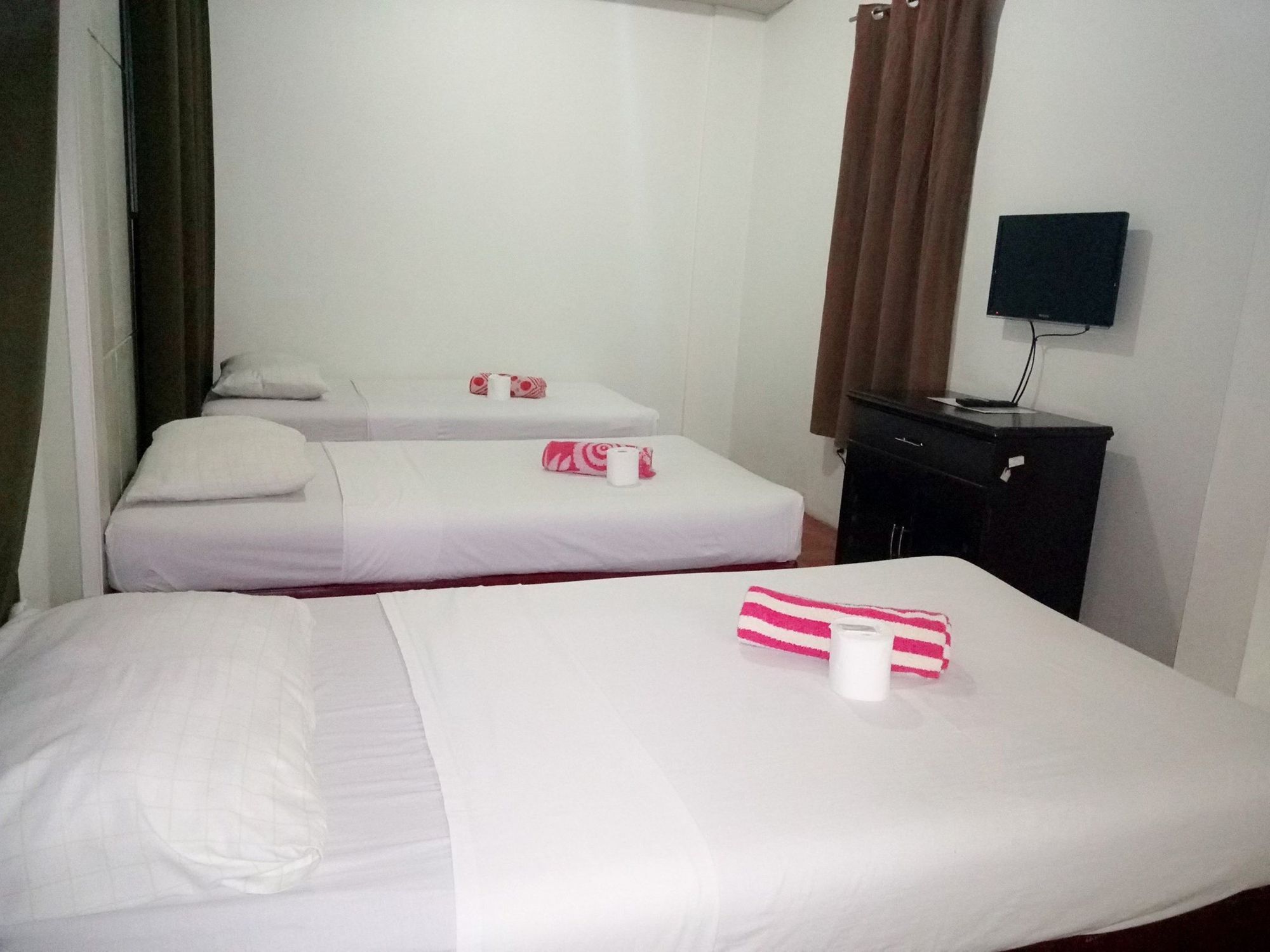 Sun Moon Poolside Hotel Angeles Bagian luar foto
