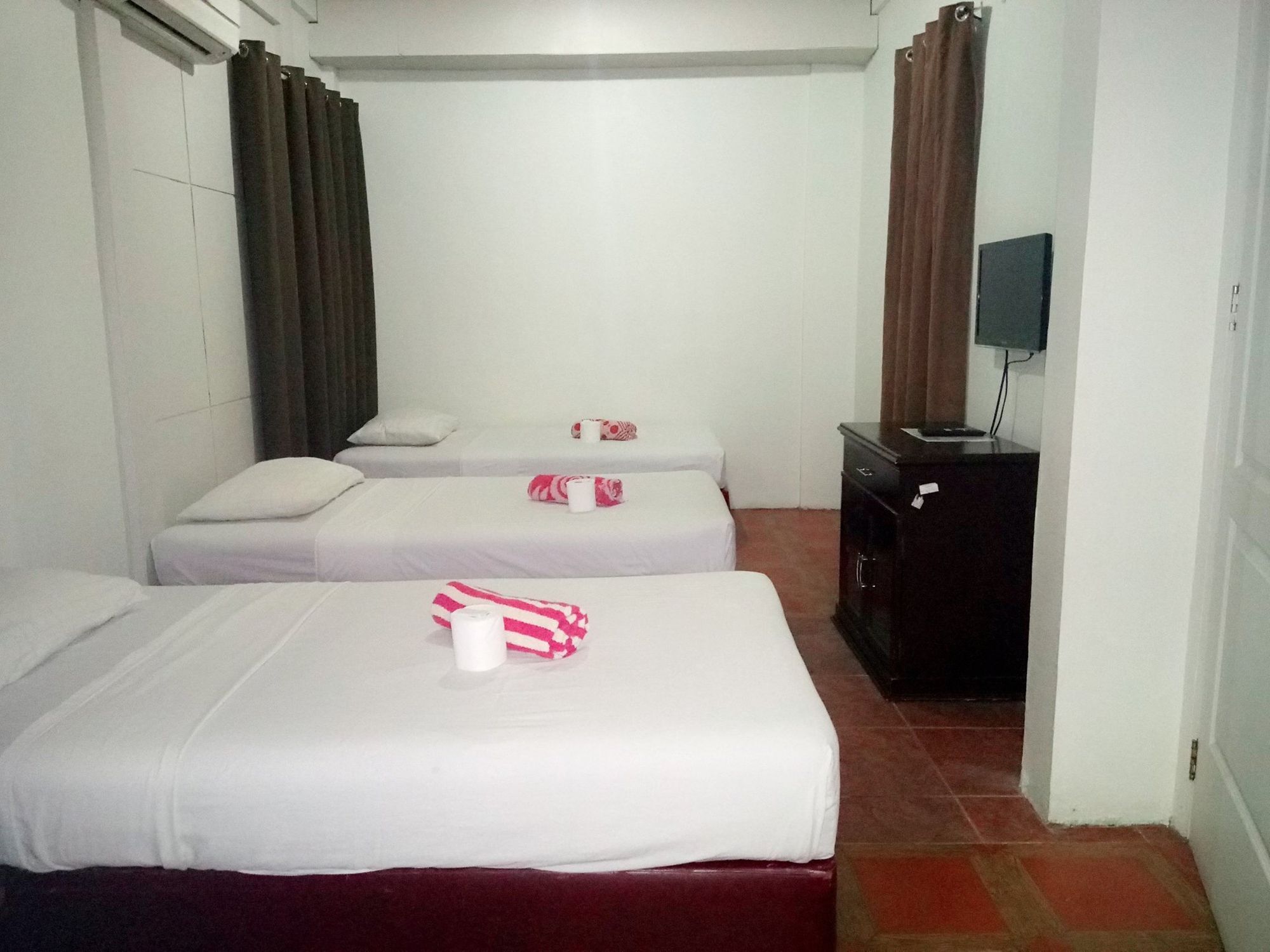 Sun Moon Poolside Hotel Angeles Bagian luar foto