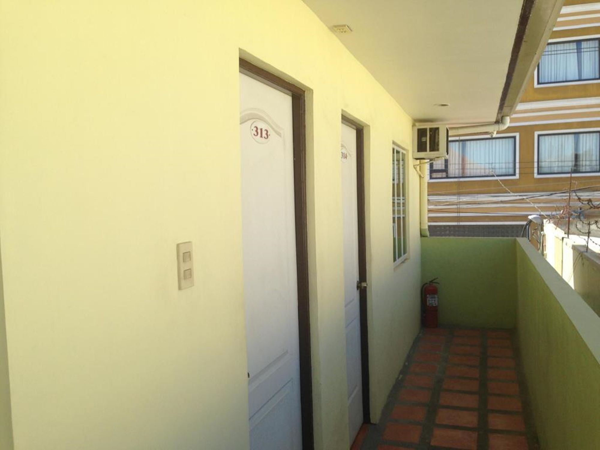 Sun Moon Poolside Hotel Angeles Bagian luar foto